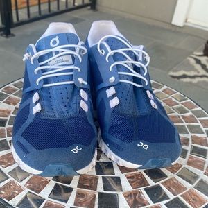 Womens On Cloud Running Shoe Size 8 1/2